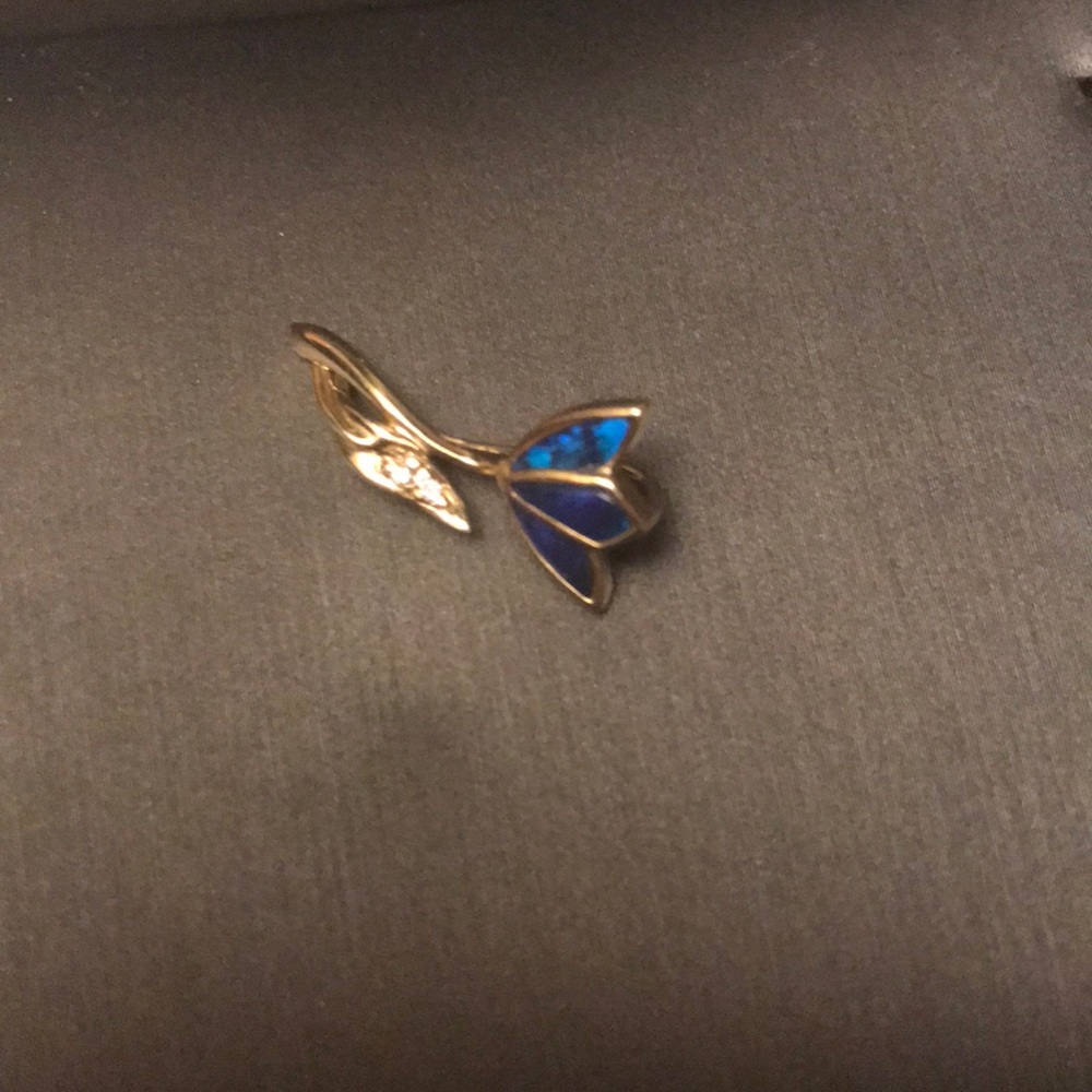 14k Yellow Gold Tulip Pendant